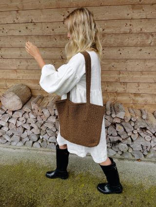 Praktické i šik zároveň! … maxi, mini, s knoflíčkem i háčkované pro romantické duše ✨ Všechny z naší eko vlny. A rozhodně...