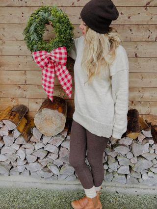 Pohráváme si s různými střihy roláčků… a tenhle z vlny od skopce Harryho tedy je ✨ Jemná příze, lehounký obláček, komfort...